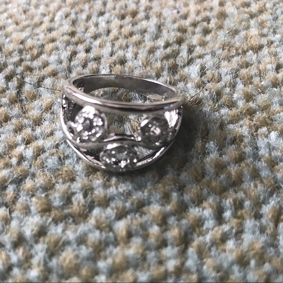 SOLD OUT- A ring - Picture 2 of 3